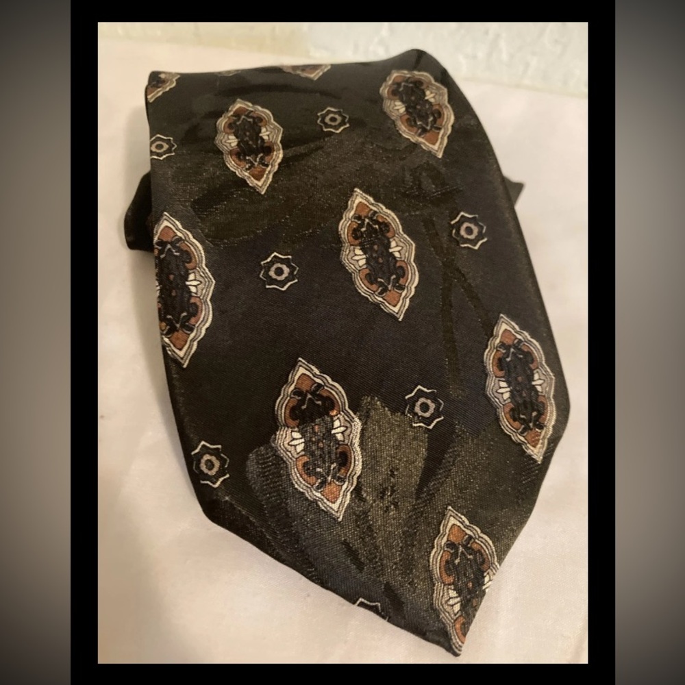 Ambassador Handmade Imported Peacock Silk Inc. Men's Tie Medallions Brown 3D